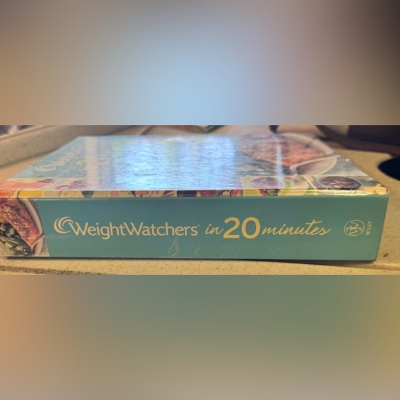 Weight Watchers In 20 Minutes Cookbook with Vibrant Cover - Picture 3 of 7